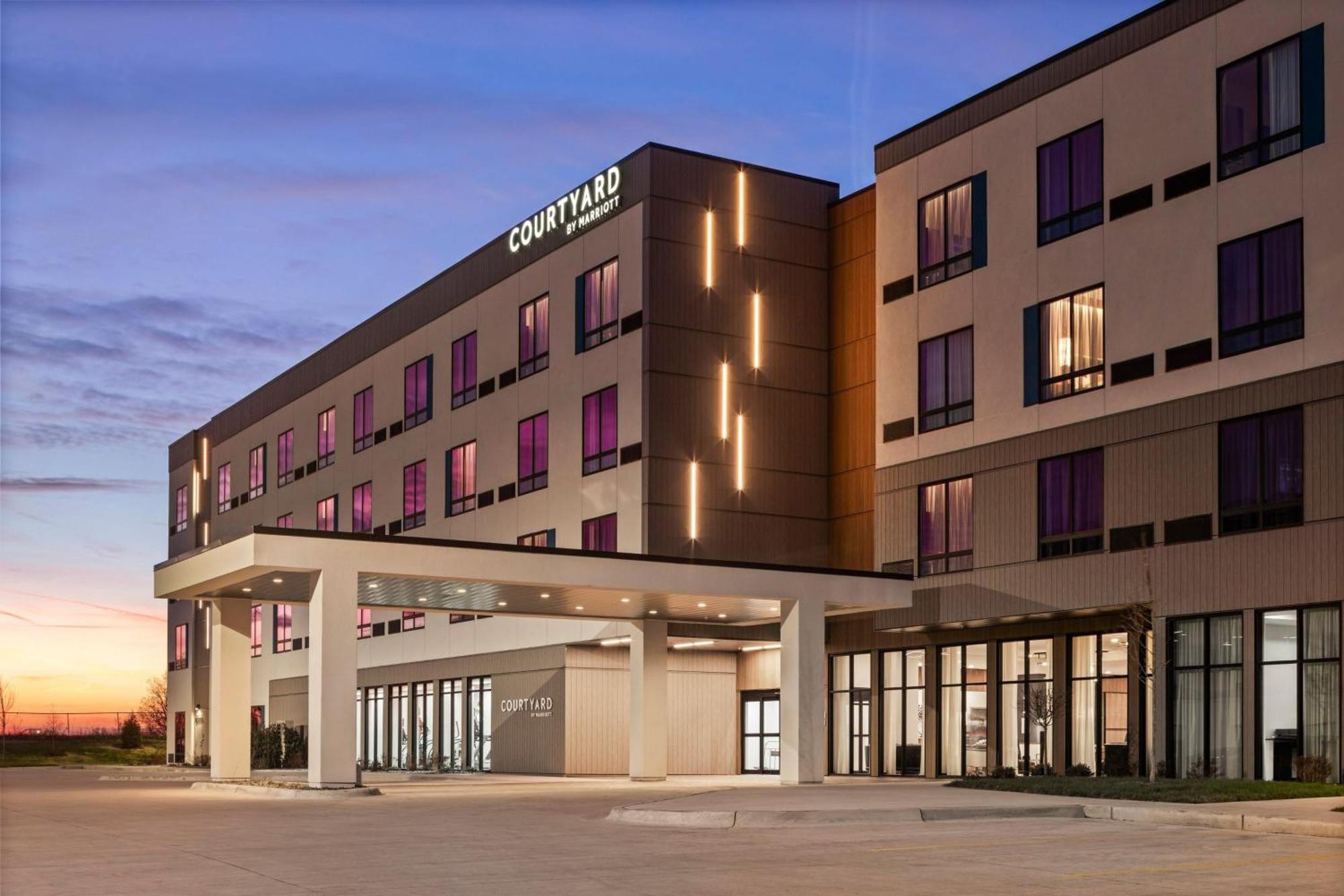 Courtyard By Marriott Bettendorf Exterior photo